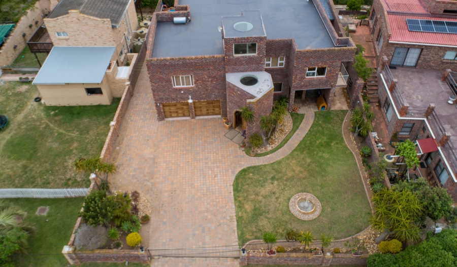 5 Bedroom Property for Sale in Paradise Beach Eastern Cape